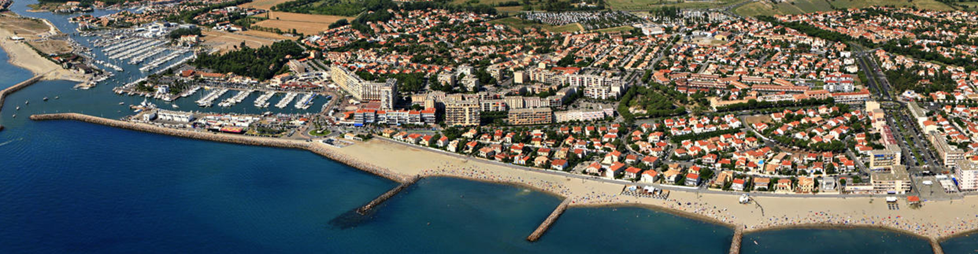 photo aérienne de la base nautique Jet Aventure au port de Saint-Cyprien